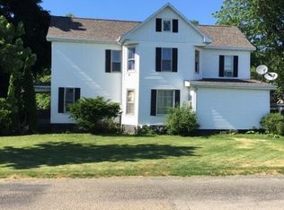 210 S High St, Ellsworth, IL 61737