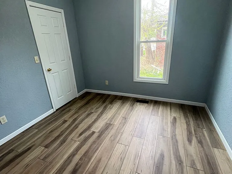 203 S Livergood St — Photo 4