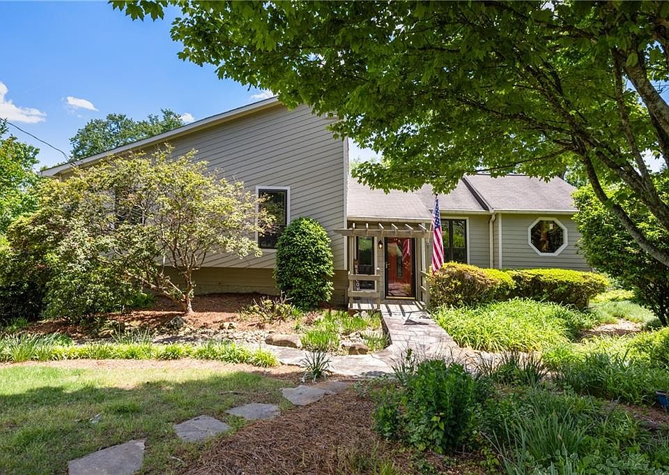 1st image of 635 Stone Harbor Pkwy SW