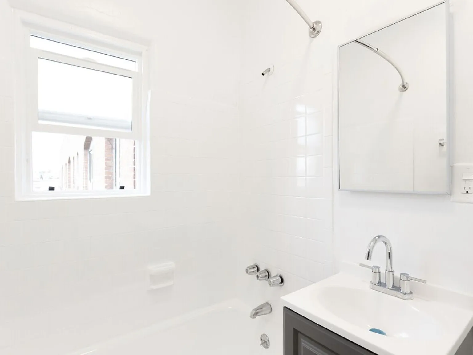 Manhattan III Apartments | Charming Bachelor, Studio & One-Bedroom Apartments in Koreatown — Photo 4
