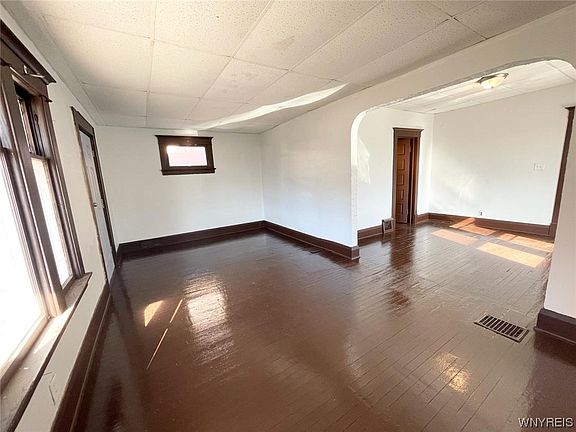 5th image of 163 Leslie St