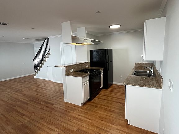 2nd image of 10943 Fruitland Dr #6