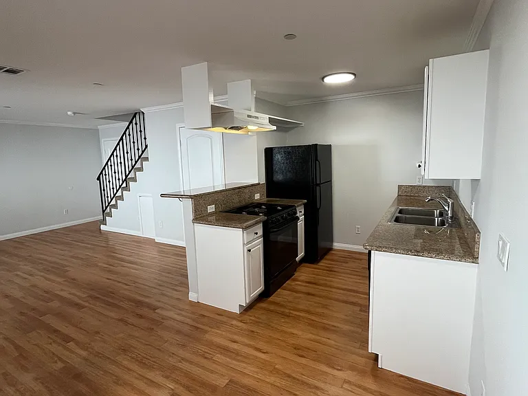 10943 Fruitland Dr #6 — Photo 2