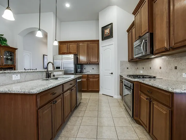 181 Hampton Dr — Photo 7