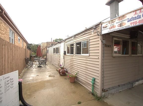 2nd image of 5940 W Diversey Ave
