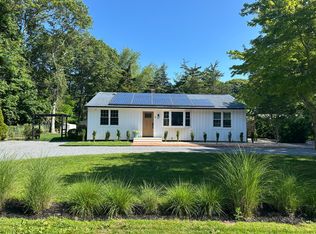 10 Chevy Chase Rd, Hampton Bays, NY 11946