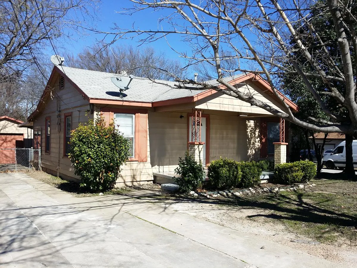 4 bed, 1212 sqft, $895 — Photo 1