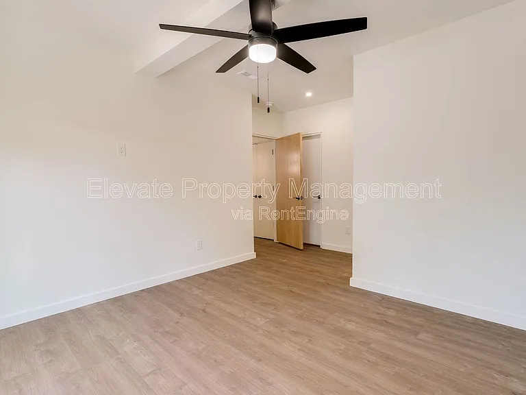 844 NW 43rd St #202 — Photo 25