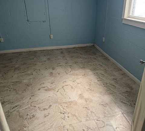 3rd image of 2113 W Washington St APT A