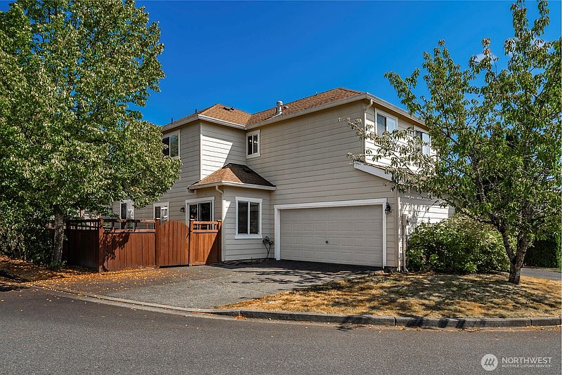 2nd image of 16901 Woodside Drive SE