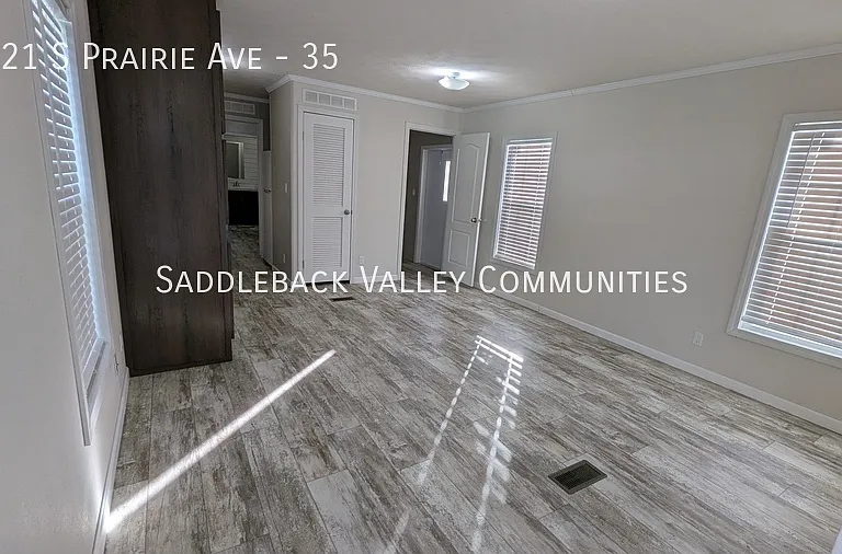 2221 S Prairie Ave #35 — Photo 2