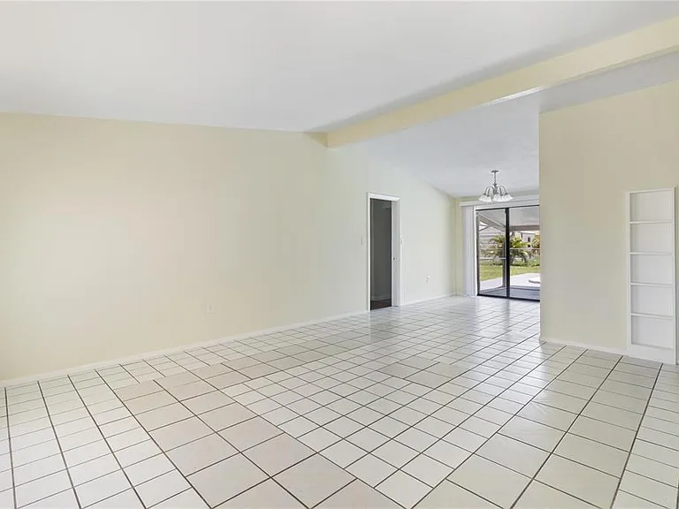 22312 Lasalle Rd — Photo 6