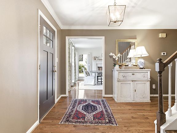 3rd image of 1009 Oaklawn Dr