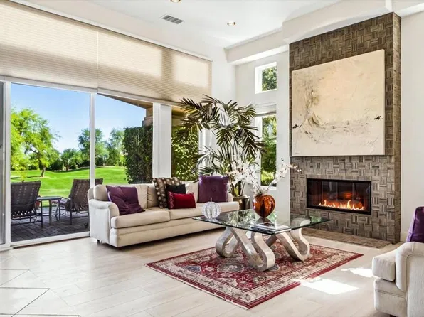 384 Tomahawk Dr, Palm Desert, CA 92211
