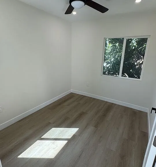 241 N Park View St — Photo 7