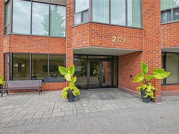 2nd image of 2121 Lakeshore Rd #603