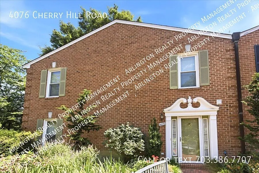 Charming Two-Bedroom, 2.5-Bath Townhouse in Cherrydale! — Photo 2