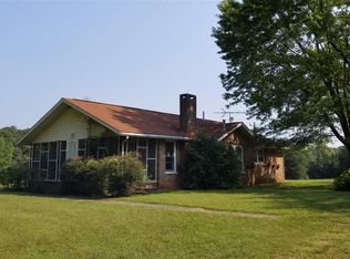 811 S Shamrock Ave, Landrum, SC 29356