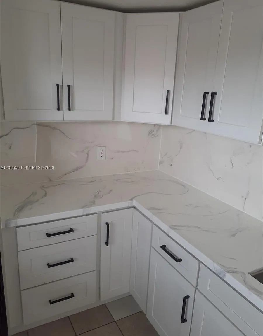 Brookfield Square Condo — Photo 2