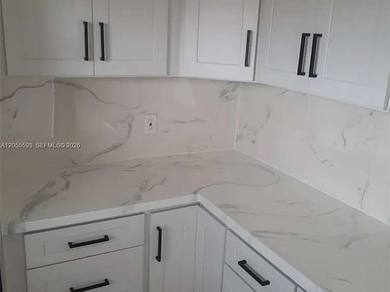 2800 NW 56th Ave #H404 — Photo 2