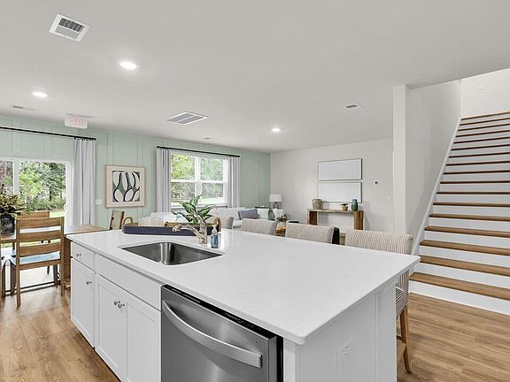 2nd image of 801 Castle Hill Drive