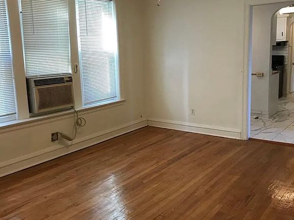 3rd image of 8929 S Blackstone Ave APT 2