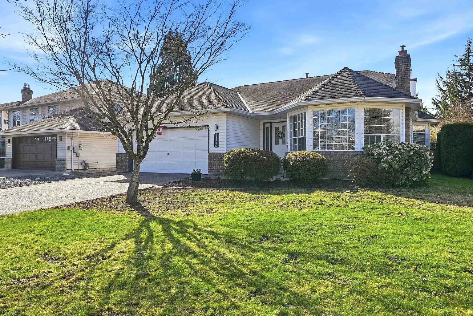 18636 62a Ave photo 1