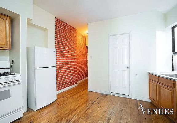 5th image of 239 E 110th St #2C