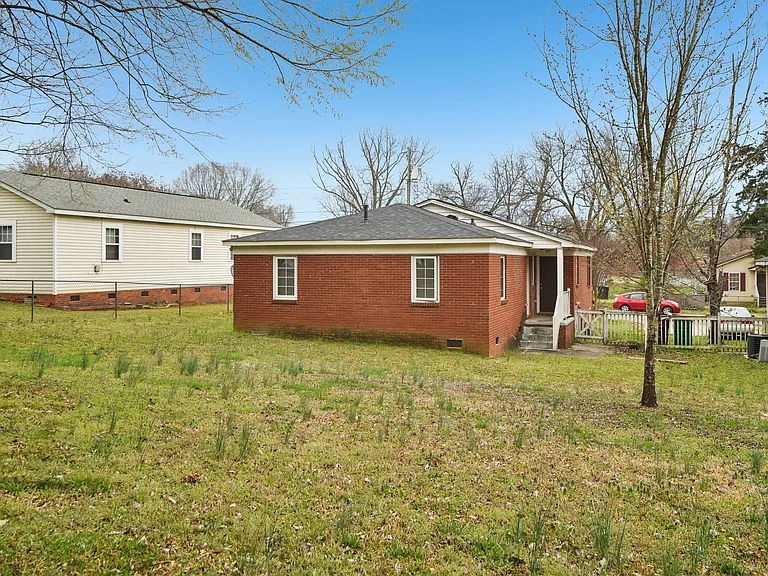 426 Jones St — Photo 13