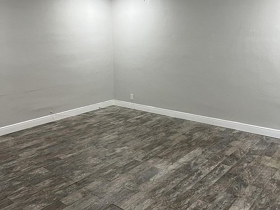 3rd image of 800 NE 14th Pl #11199222
