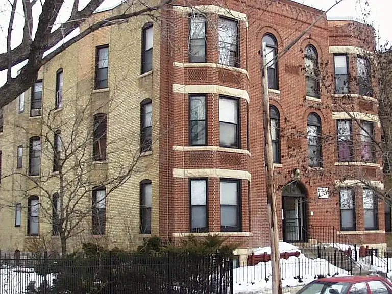 Elliot Apartments — Photo 4