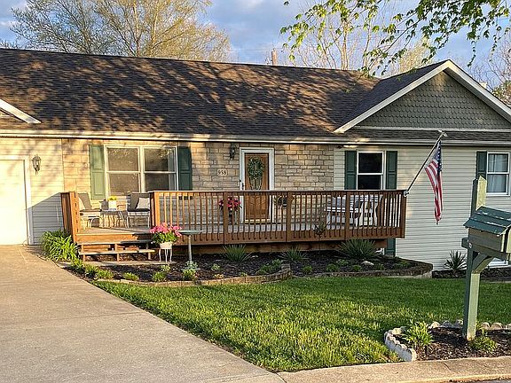 2nd image of 958 Shaw Ct