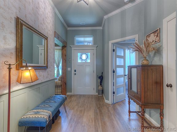 4th image of 4502 S Holly Ave