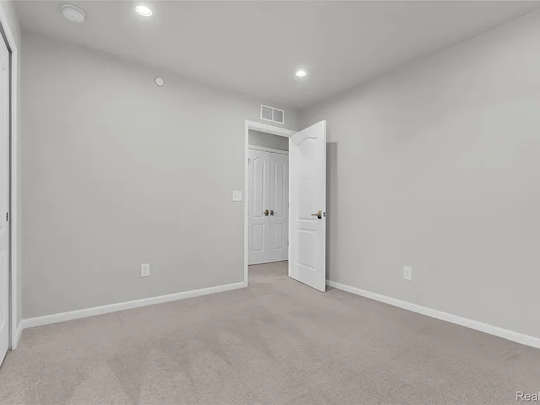 313 Strawberry Dr #5 — Photo 22