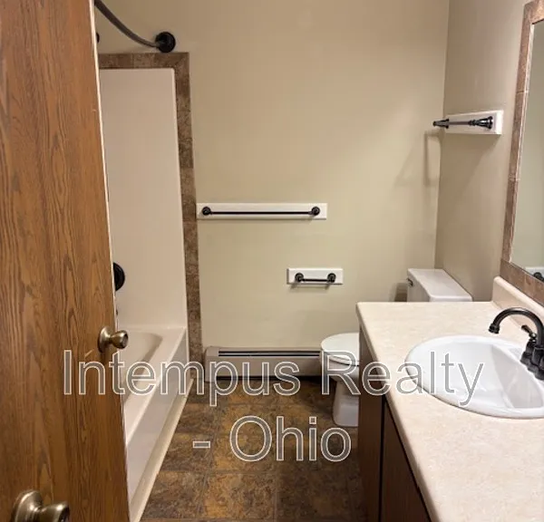 3835 Indian Run Dr #4 — Photo 7
