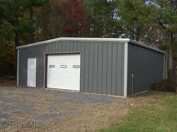 Detached workshop garage