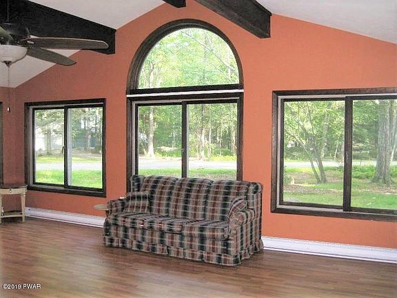 4th image of 211 Basswood Dr
