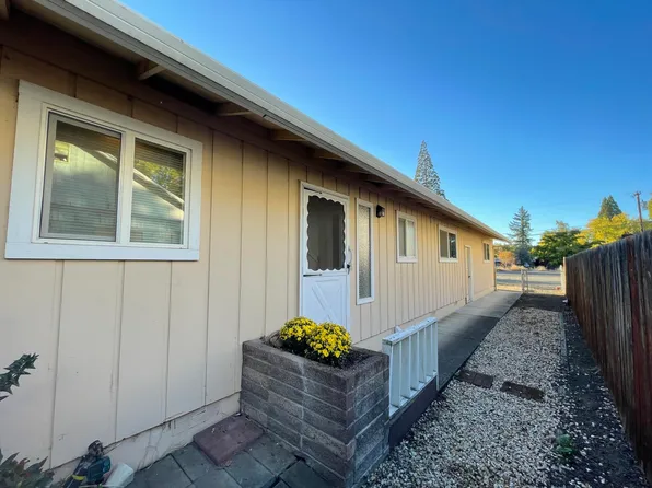 311 S Royal Ave, Eagle Pt, OR 97524