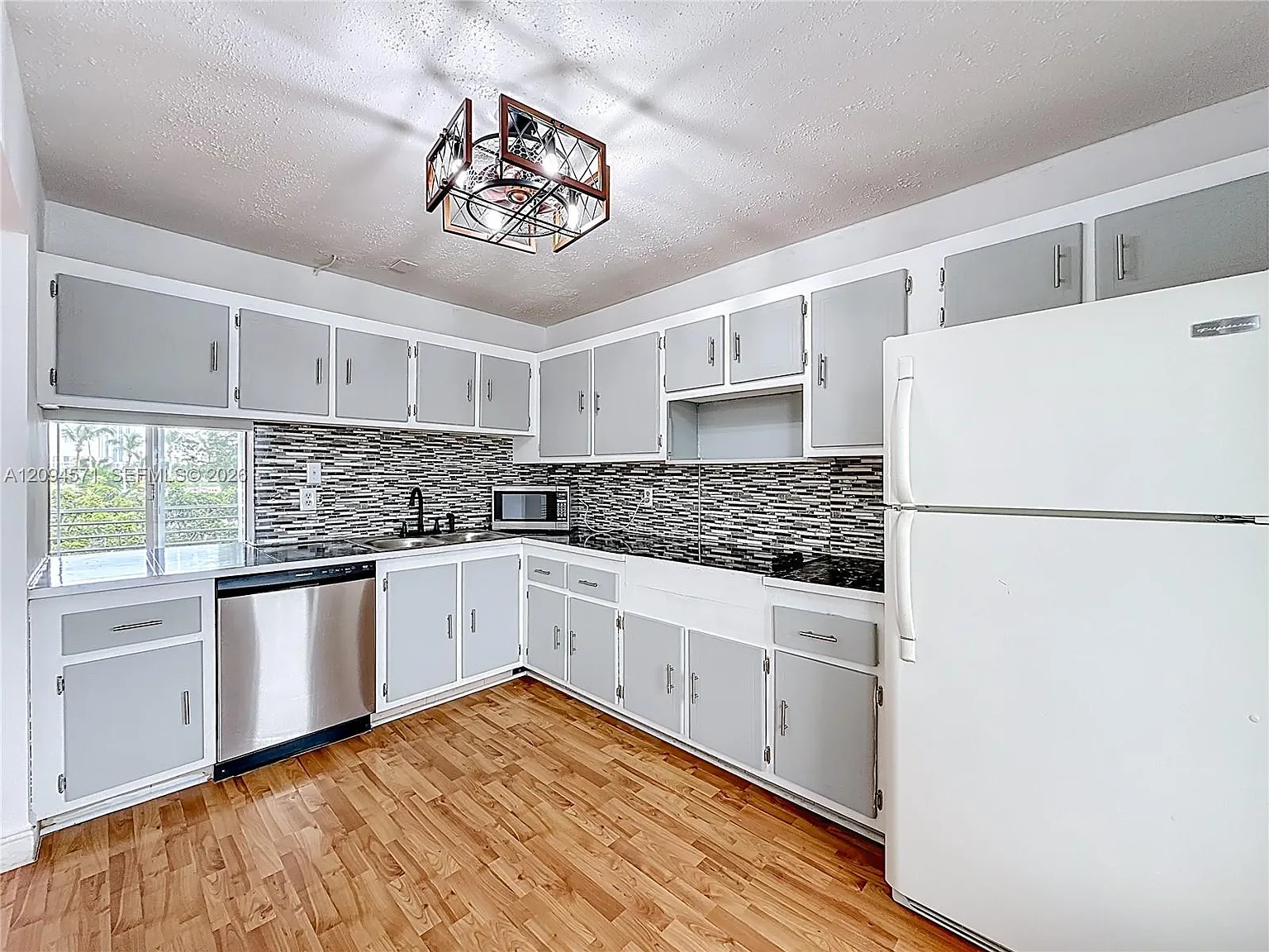 Fairways Royale Condo — Photo 1