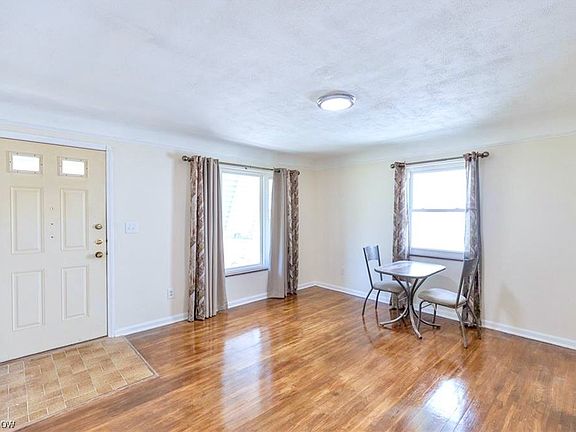 3rd image of 4569 W 146th St