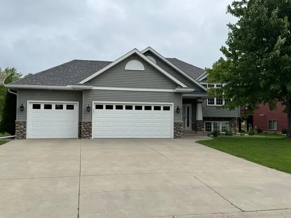 235 Summerset Ln SE, Hutchinson, MN 55350