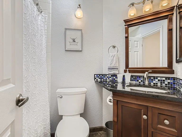 3974 Hawthorne Cir — Photo 17