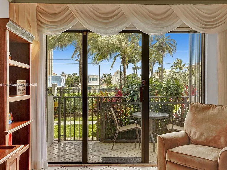 1201 S Ocean Dr — Photo 11