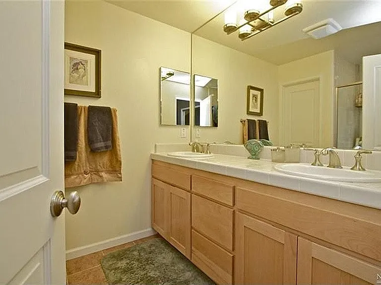432 Lindberg Cir — Photo 10