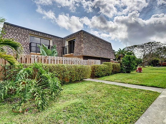 2nd image of 2907 SW 22nd Cir #39-D