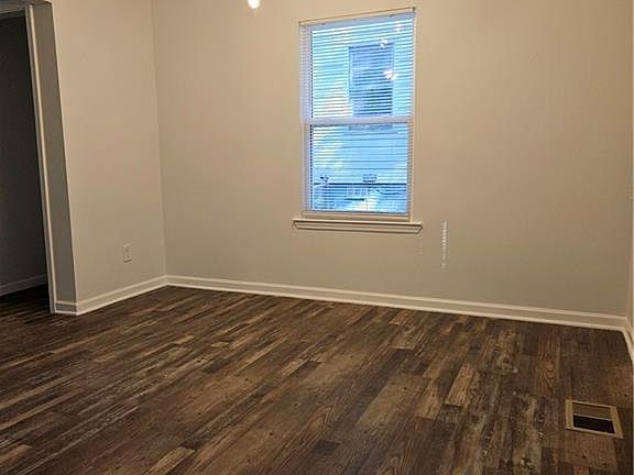 4th image of 369 Autumn Ln SW