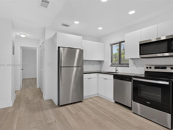 3rd image of 615 NE 26th St APT 7