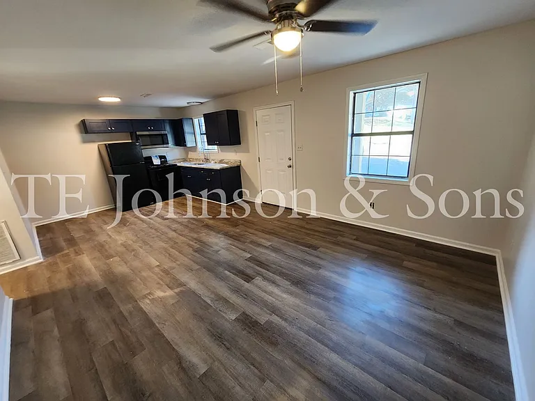 2571 Green Oaks Ct #B — Photo 5