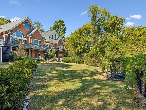 2nd image of 35 Lakeshore Ct