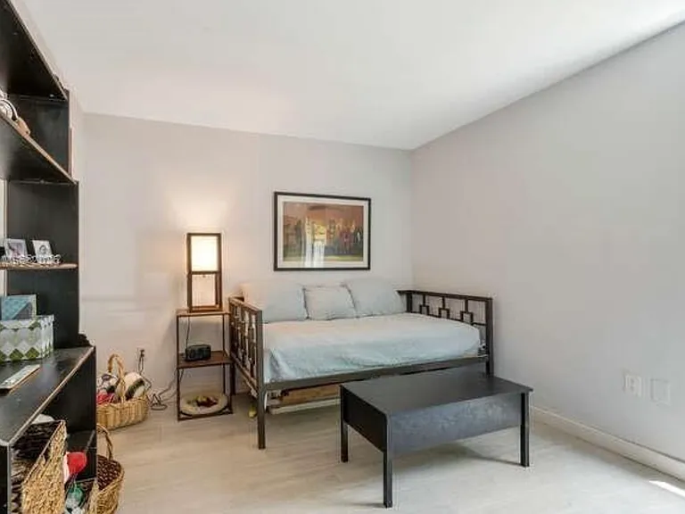 2867 W Trade Ave — Photo 6